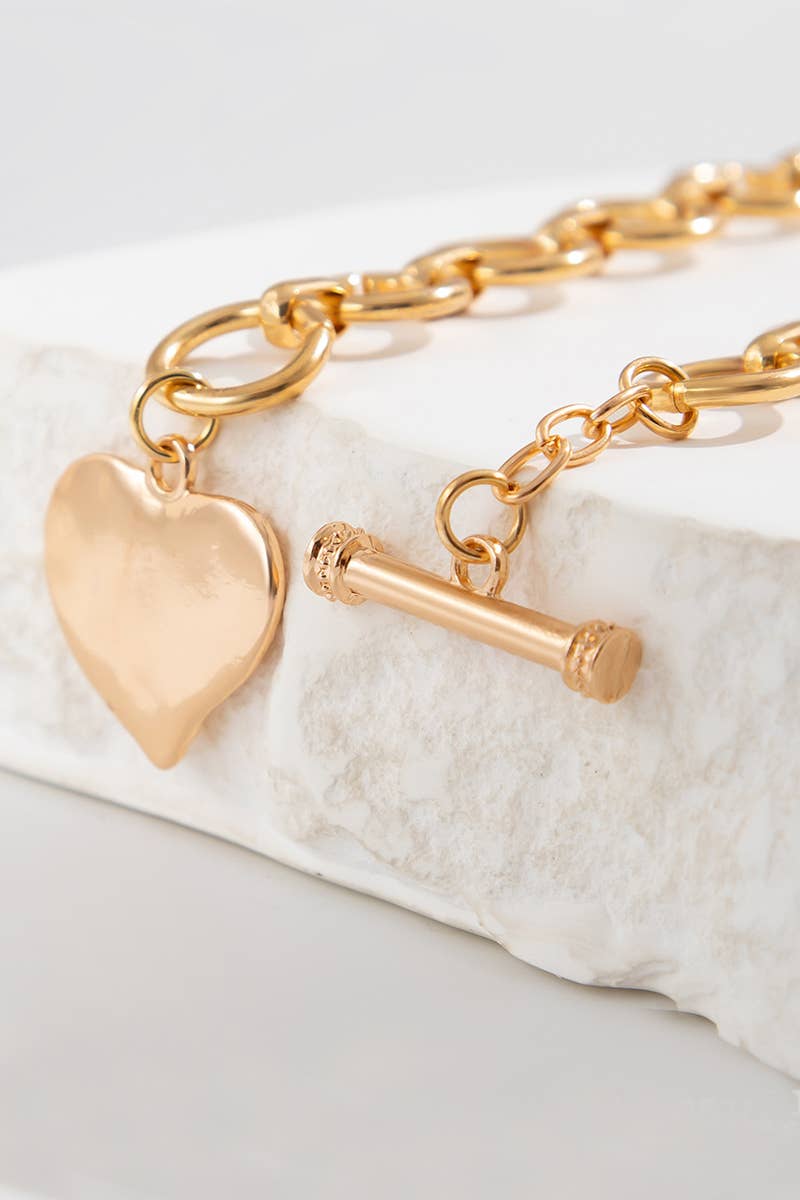 Notable Hammered Heart Toggle Necklace Zenana Consgt.
